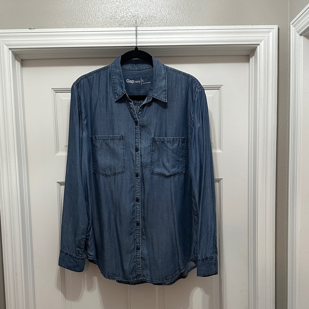 GAP Women's Casual Blue Button-Down Shirt
